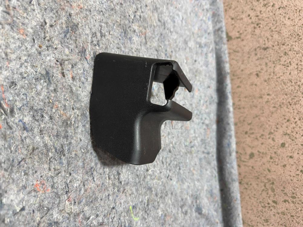 Seat Track Adjust Cover 72137-02270 OEM Toyota Corolla 2014-2018 – photo 3