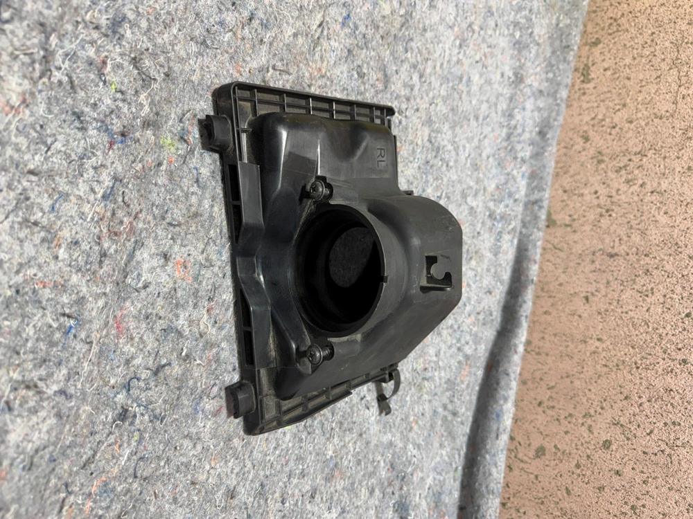 16-23 Infiniti Q60 Right Pass Side Air Intake Filter Cleaner Box Cover Panel OEM – photo 3
