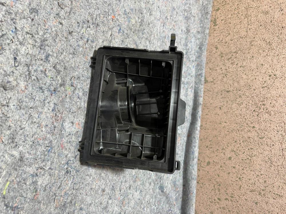 16-23 Infiniti Q60 Right Pass Side Air Intake Filter Cleaner Box Cover Panel OEM – photo 4
