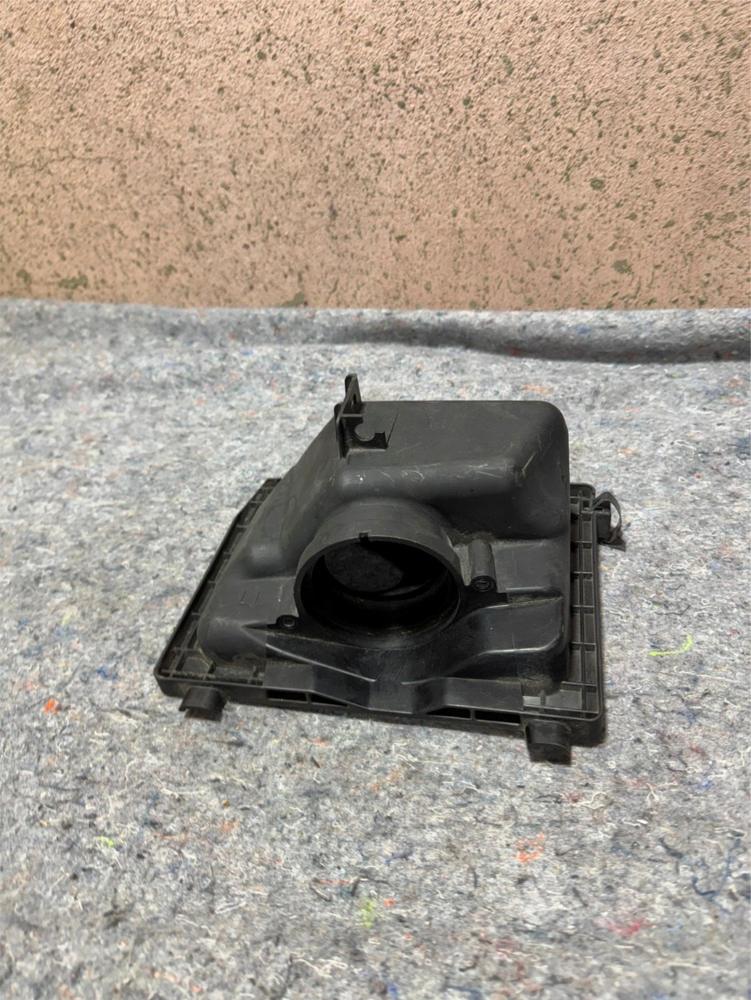 16-23 Infiniti Q60 Left Driverside Air Intake Filter Cleaner Box Cover Panel OEM – photo 1