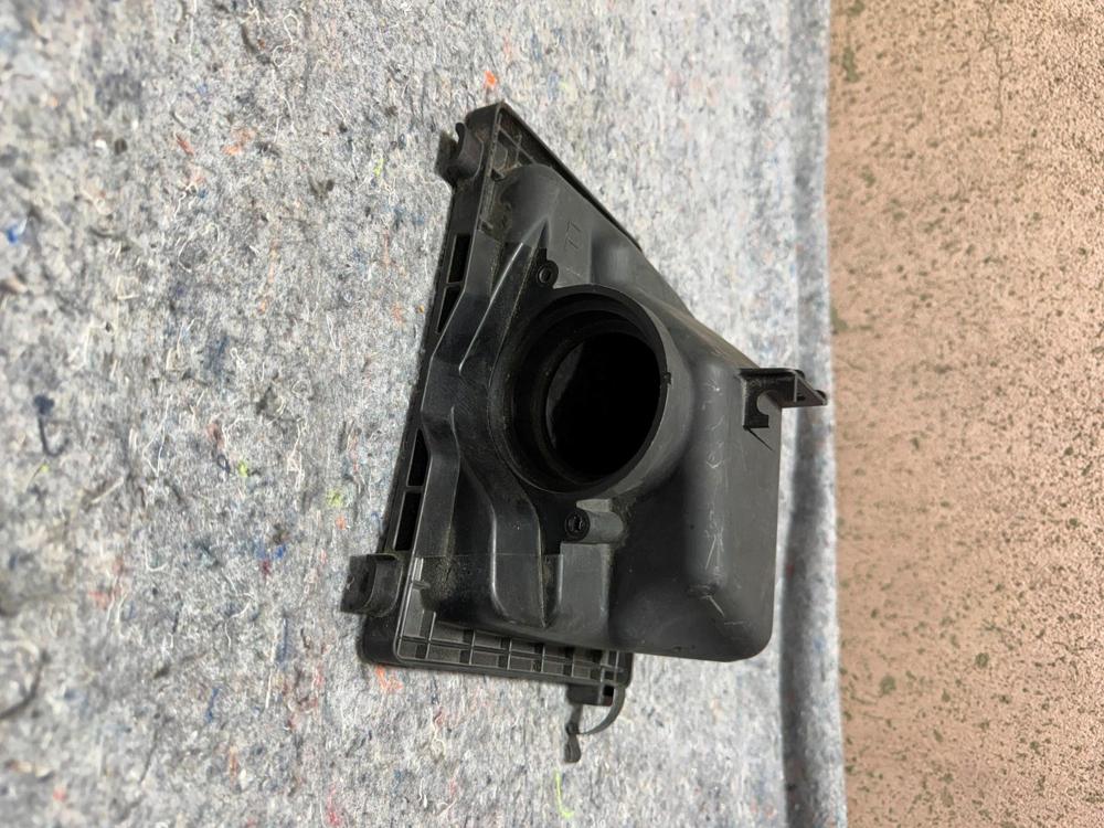 16-23 Infiniti Q60 Left Driverside Air Intake Filter Cleaner Box Cover Panel OEM – photo 2