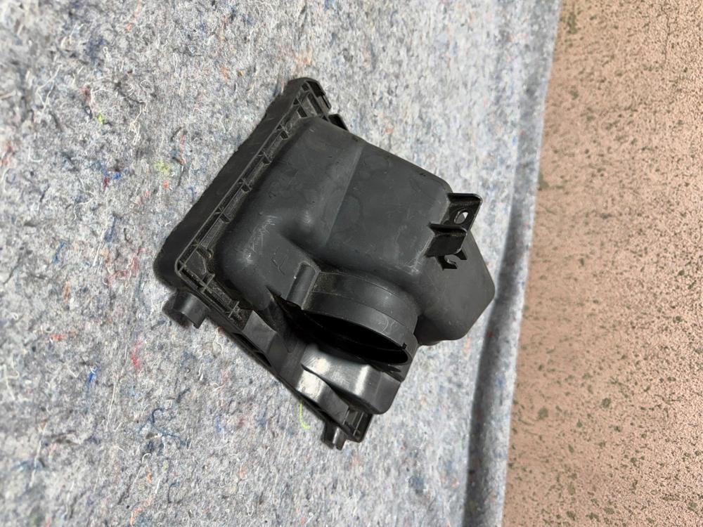 16-23 Infiniti Q60 Left Driverside Air Intake Filter Cleaner Box Cover Panel OEM – photo 4