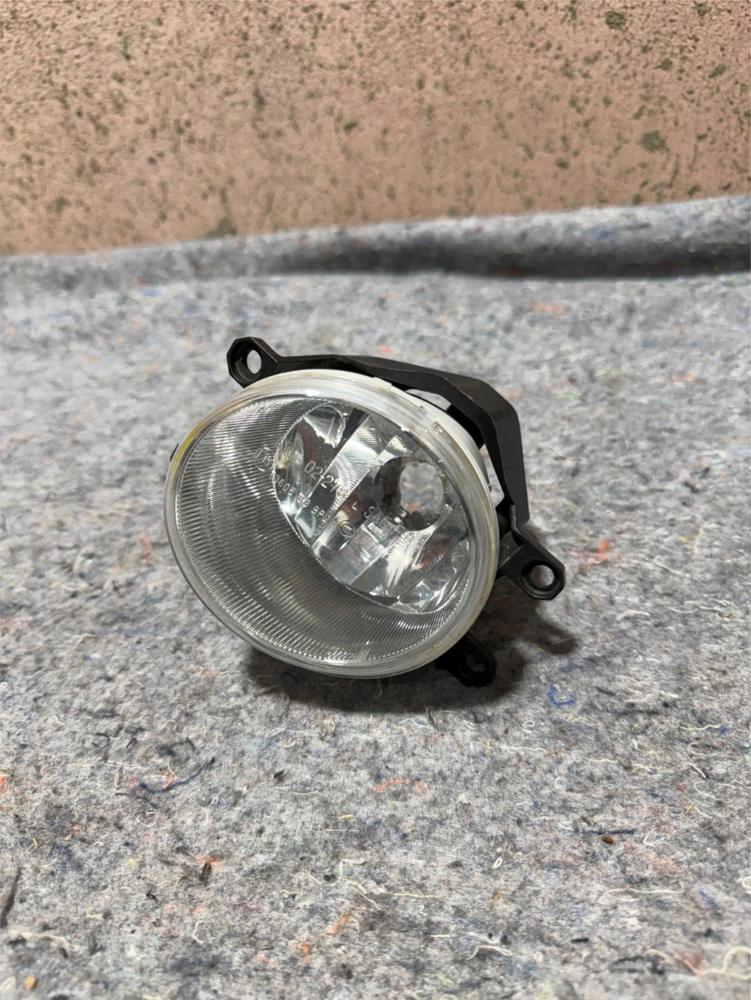 Toyota Tundra 2014-2021 Front Fog Light Left Side OEM Factory 81220-02160 – photo 1