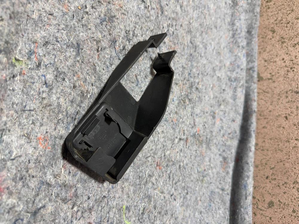 2012 Jeep Compass Passenger Front Inner Seat Bolt Cover 2162639 – photo 2
