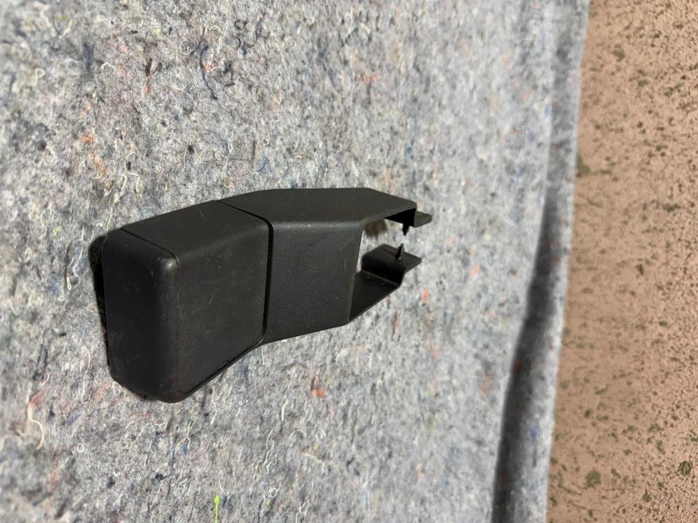 2012 Jeep Compass Passenger Front Inner Seat Bolt Cover 2162639 – photo 3