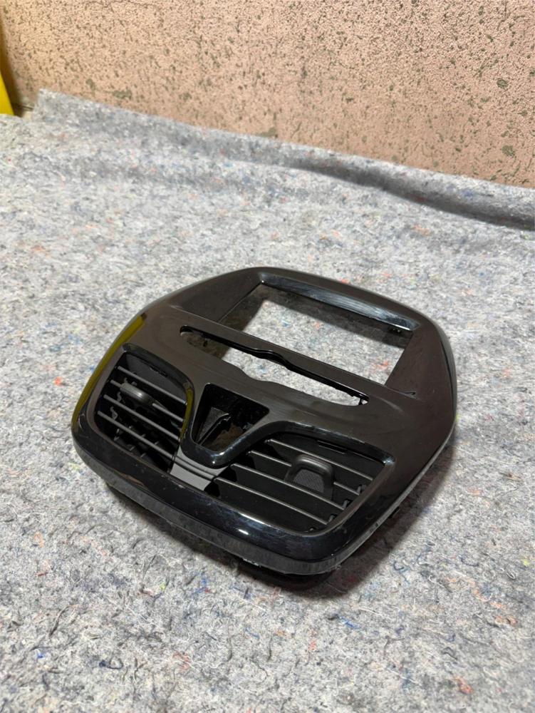2020 Spark Radio Bezel W/air Vent Hazard Switch Assembly OEM 95407253 – photo 1