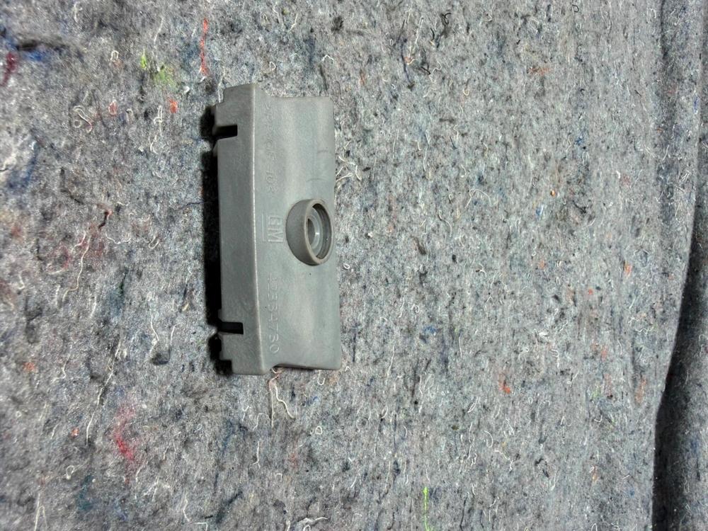 Genuine Gm Battery Hold Down Retainer 42334730 – photo 3