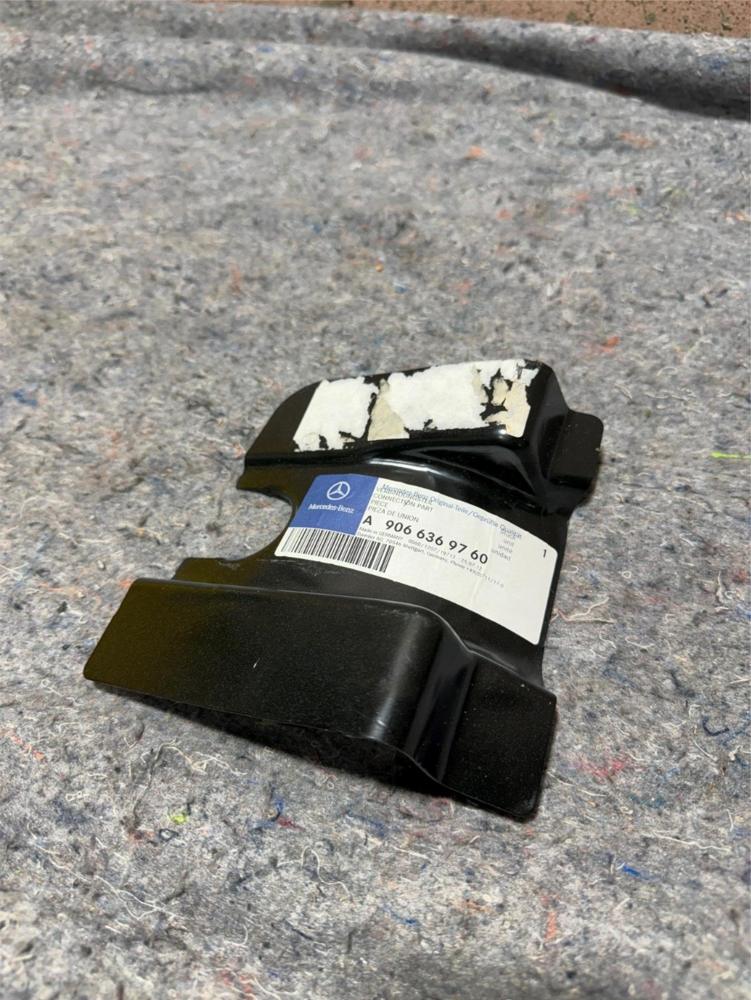 Genuine Mercedes Benz Plate a 906-636-97-60 – photo 1