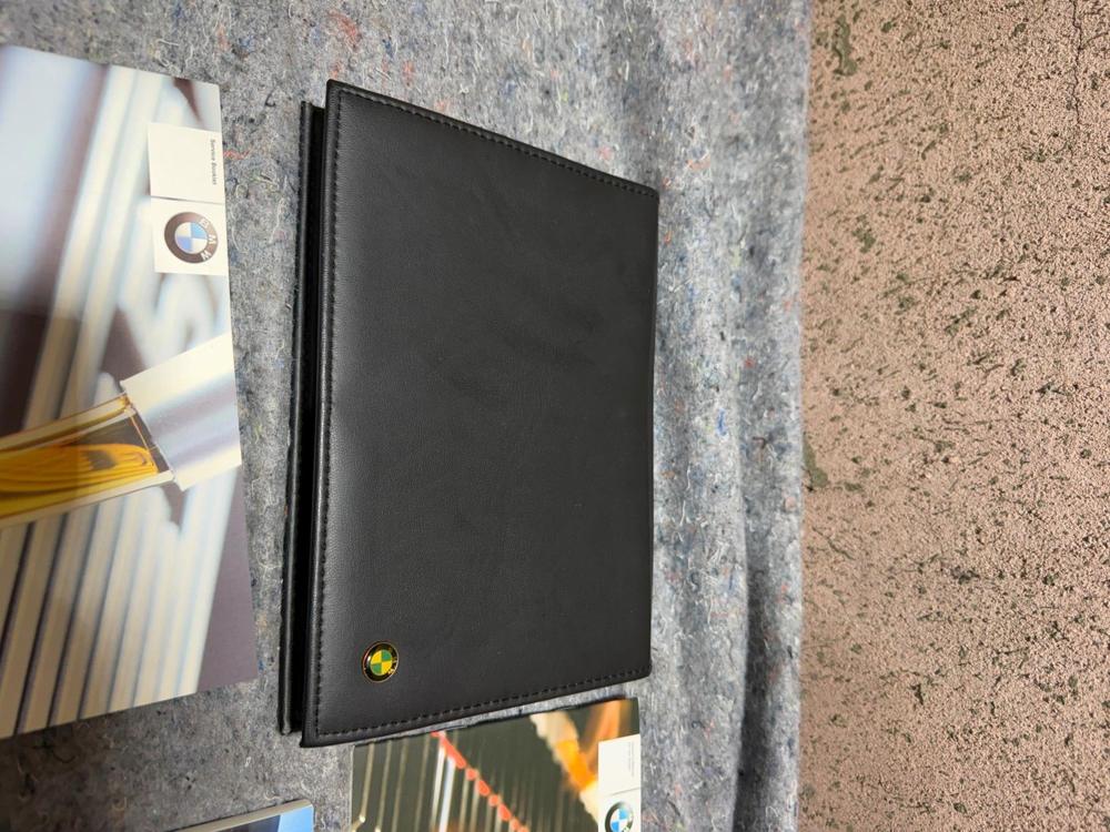 2004 BMW 3 Series Sedan 320i 325i 325xi 330i 330xi Owners Manual w/ Case – photo 2