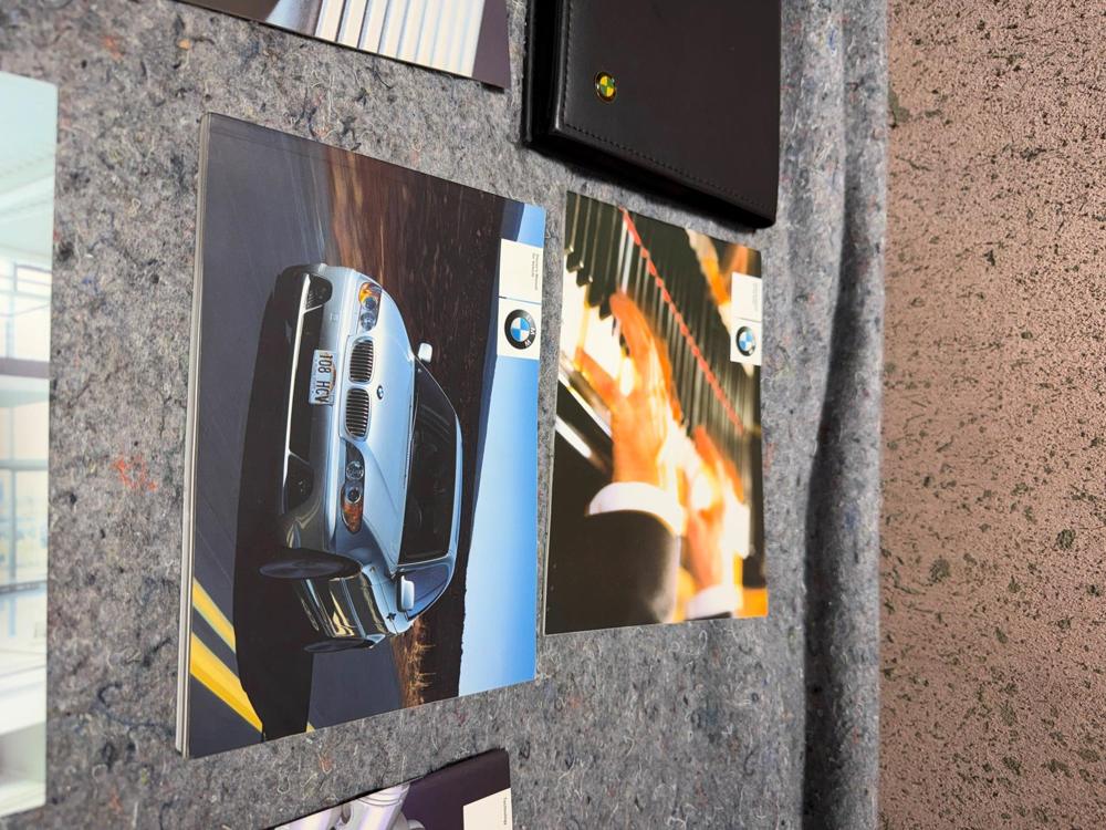 2004 BMW 3 Series Sedan 320i 325i 325xi 330i 330xi Owners Manual w/ Case – photo 3