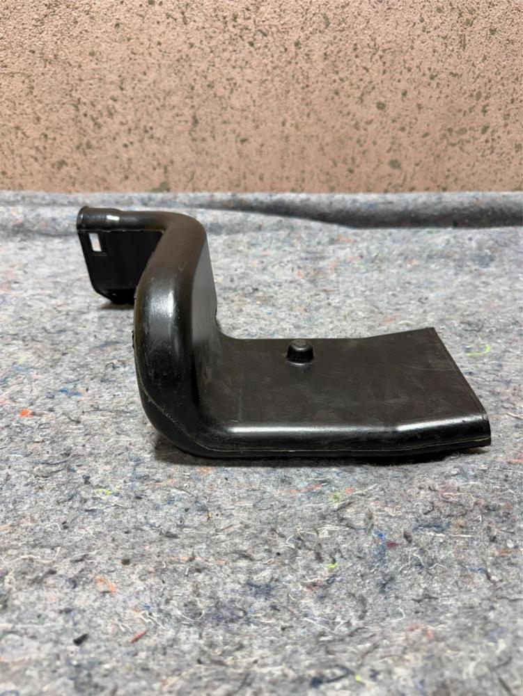 Genuine Mopar Air to Rear Seat Duct Right 5058892AA – photo 1