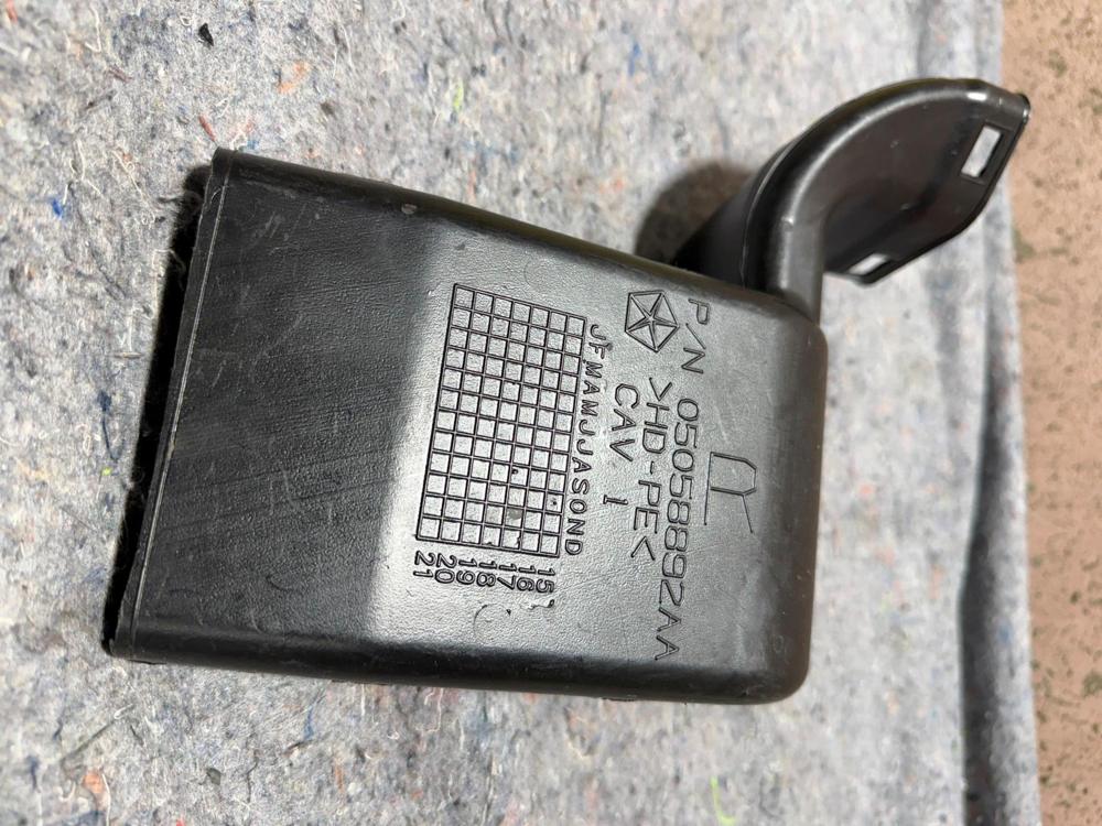 Genuine Mopar Air to Rear Seat Duct Right 5058892AA – photo 3
