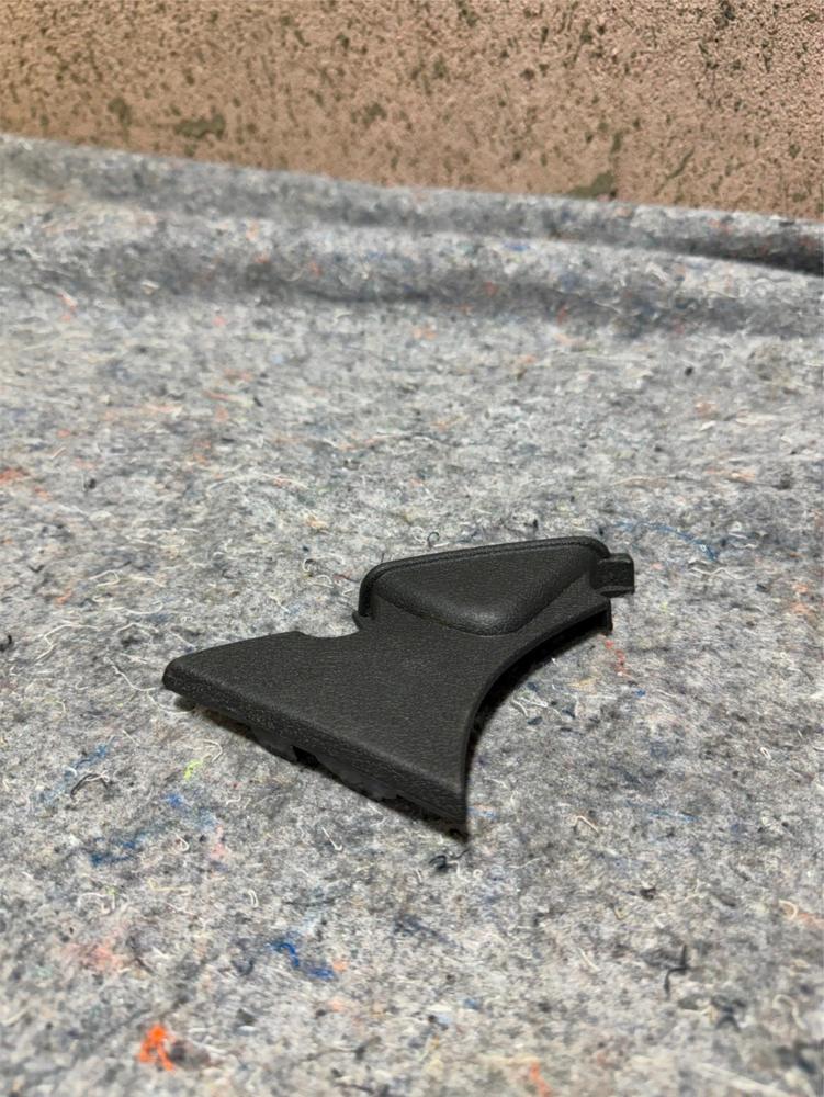 2007-2017 Jeep Patriot Front Seat Left Driver Side Inner Shield Cover Trim OEM – photo 1