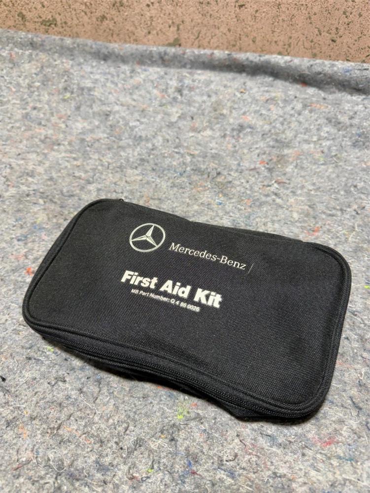 Mercedes Benz OEM First Aid Kit Q4860026 – photo 1