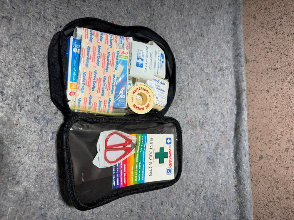 Mercedes Benz OEM First Aid Kit Q4860026 – photo 2