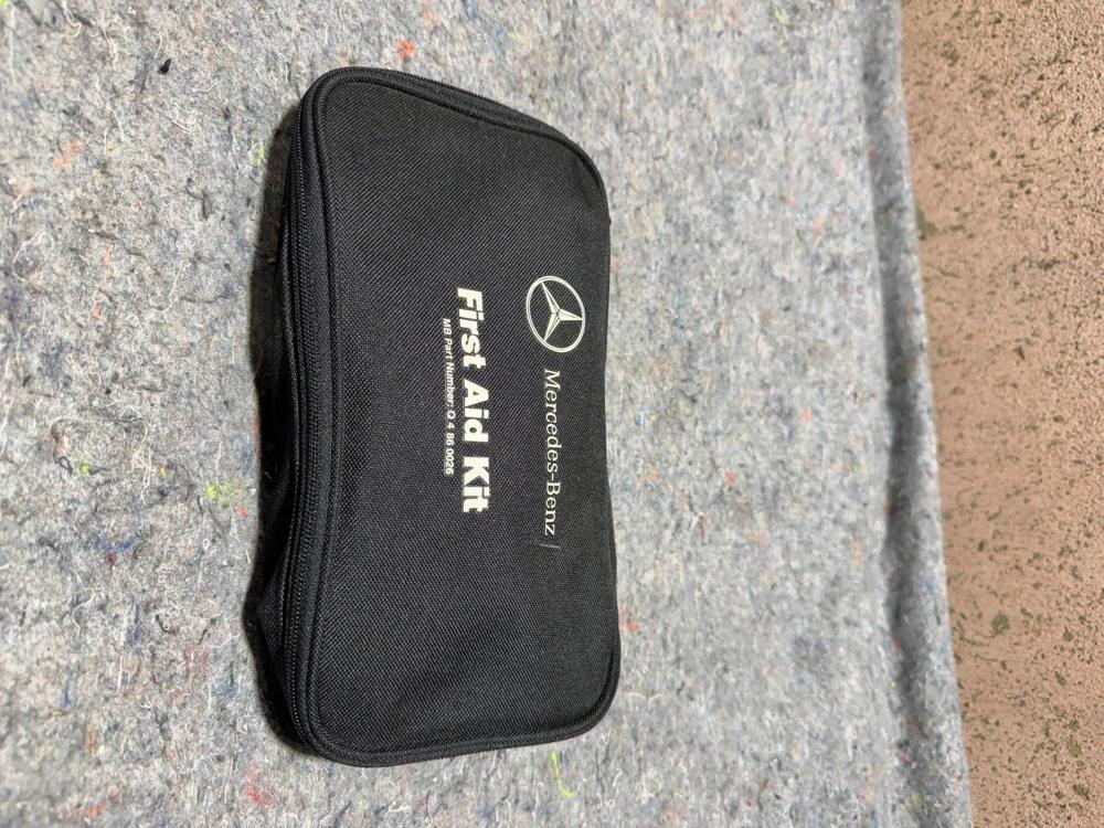 Mercedes Benz OEM First Aid Kit Q4860026 – photo 3