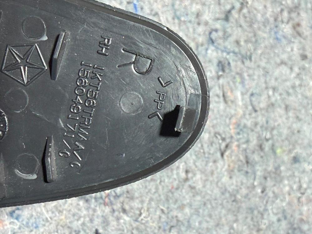 2007-2010 Jeep Compass Mirror Front Right Flag Cover Trim Plug 1KT56TRMAA OEM – photo 4