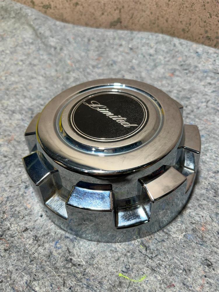 2003-2005 Excursion Limited OEM Rear Wheel Center Cap Hub Cap 3C34-1A096-AA – photo 1