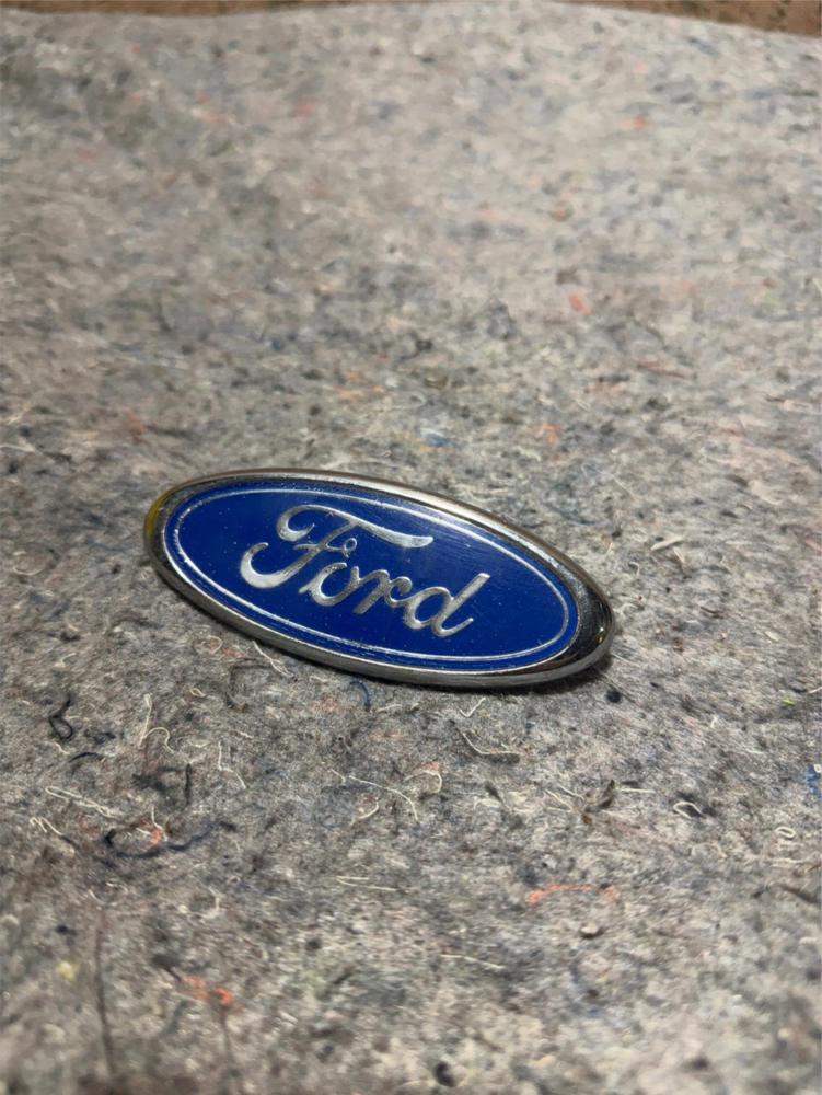 Ford Rear Trunk Emblem F8CB-8C046-AA – photo 1