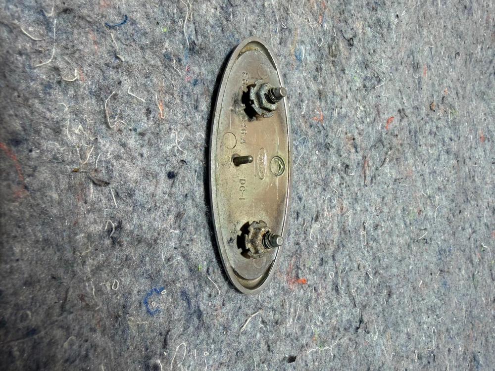 Ford Rear Trunk Emblem F8CB-8C046-AA – photo 2