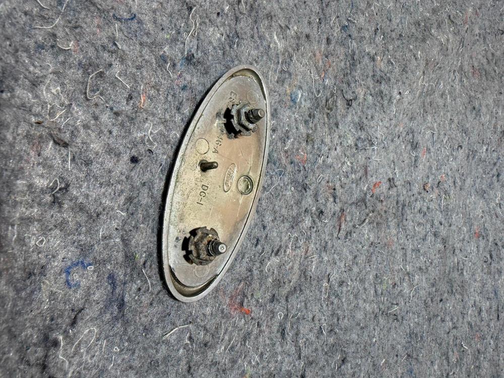 Ford Rear Trunk Emblem F8CB-8C046-AA – photo 4