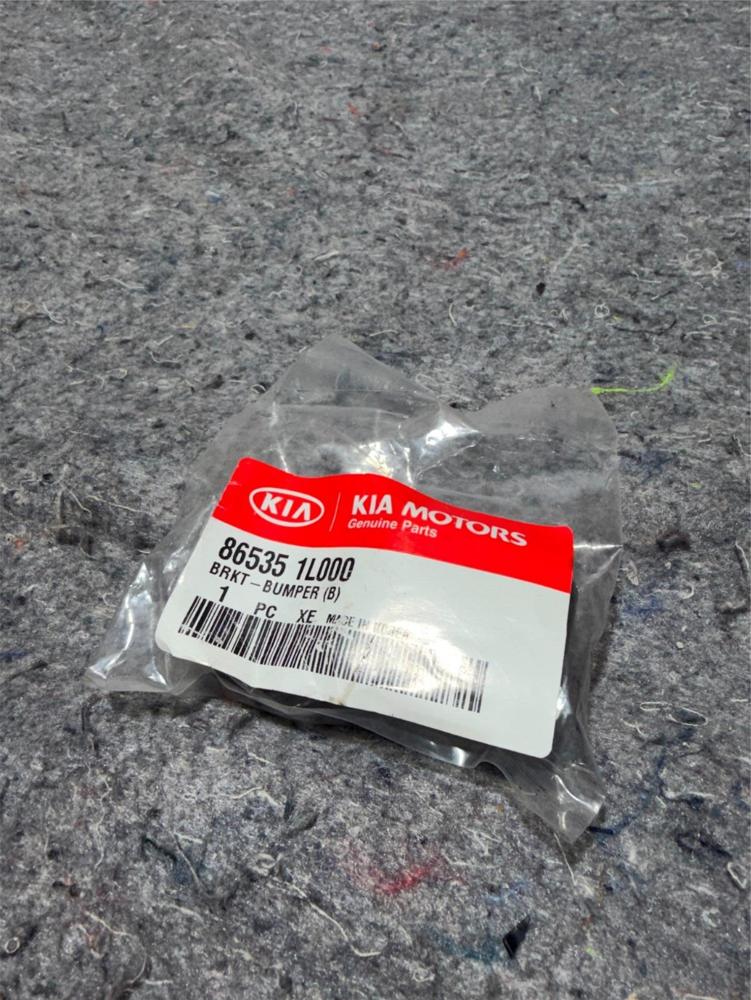 Genuine Kia Bracket Bumper 86535-1L000 – photo 1