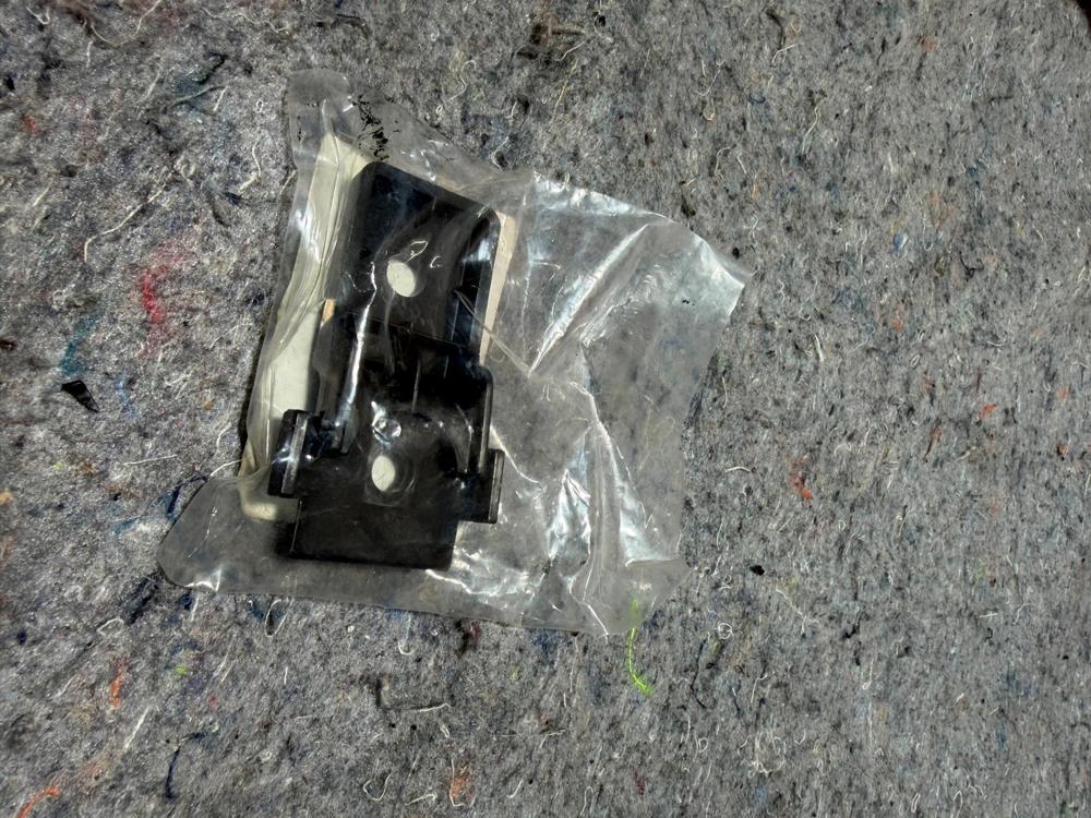 Genuine Kia Bracket Bumper 86535-1L000 – photo 2