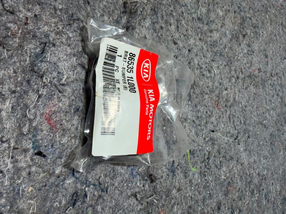 Genuine Kia Bracket Bumper 86535-1L000 – photo 3