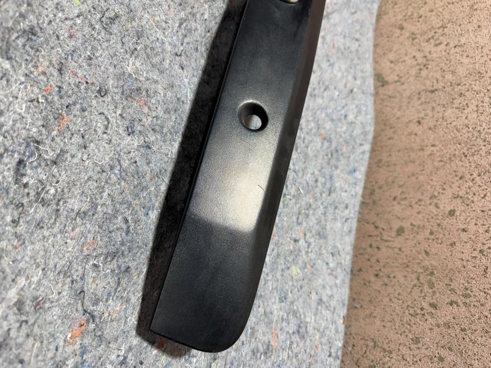 2014-2016 Jeep Compass Tailgate Liftgate Back Door Finish License Molding OEM – photo 3