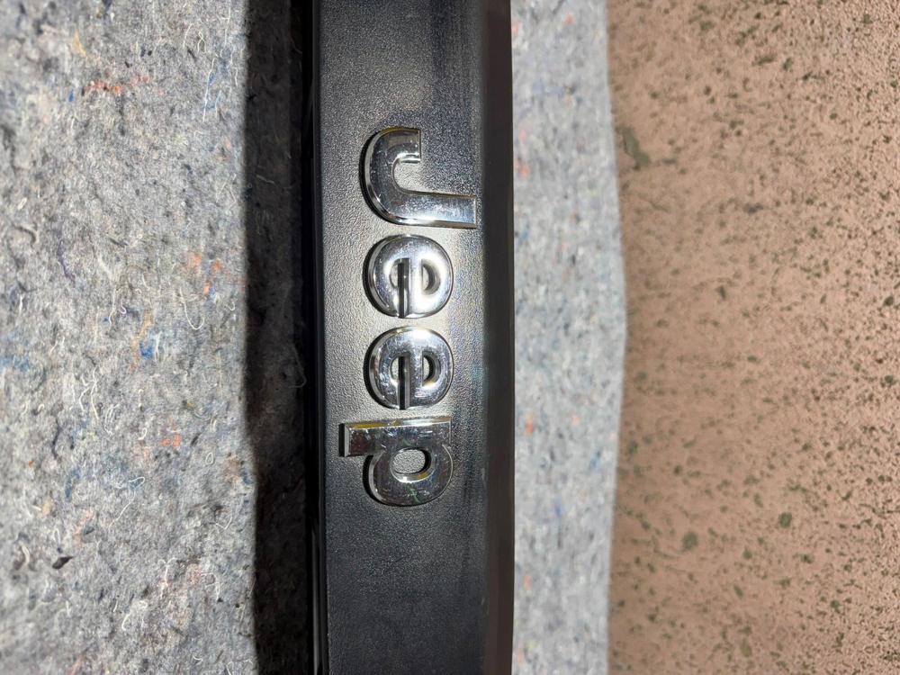 2014-2016 Jeep Compass Tailgate Liftgate Back Door Finish License Molding OEM – photo 4