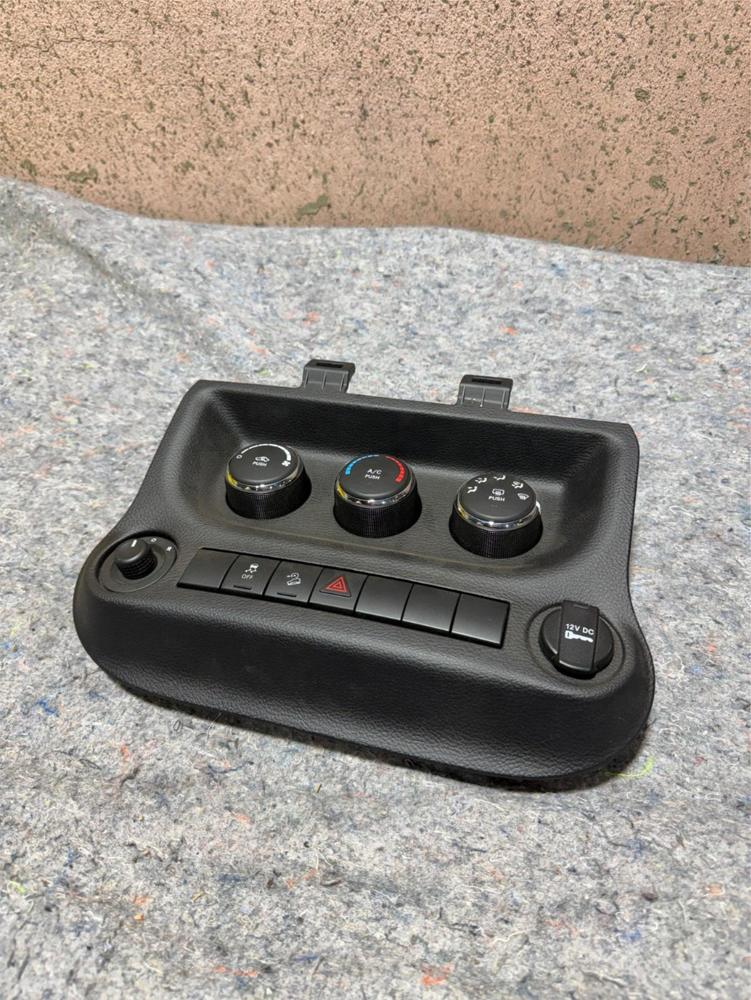 2014-2018 Jeep Wrangler AC Heater Climate Control Unit P68197433AB – photo 1