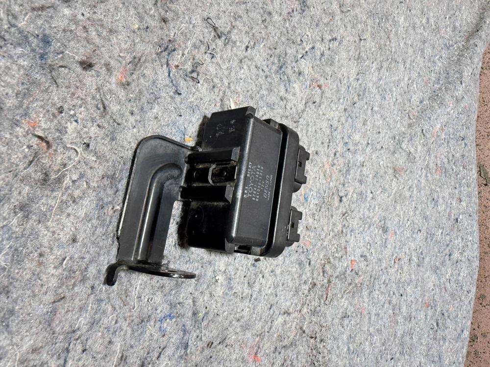 2001-2005 Lexus IS300 Sedan Daytime Running Light Voltage Control Relay OEM – photo 2