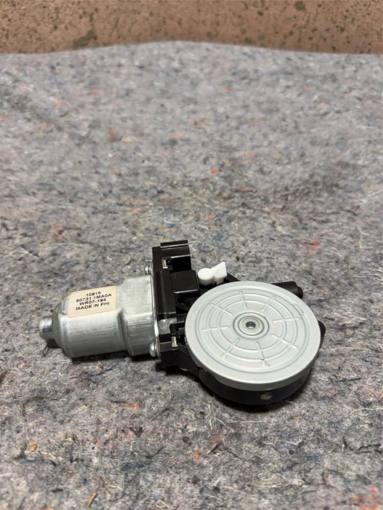 2011-2019 Infiniti Q70 Q70L Left Driver Front Door Window Regulator Motor OEM – photo 1