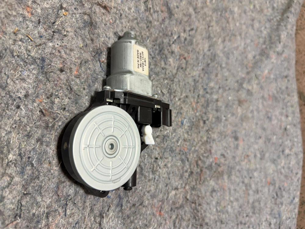 2011-2019 Infiniti Q70 Q70L Left Driver Front Door Window Regulator Motor OEM – photo 2