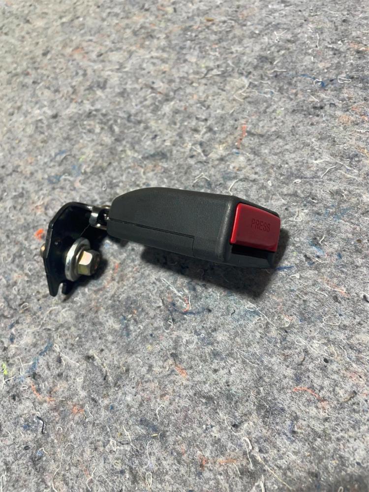 2016 Mazda CX-3 Rear Left Seat Belt Buckle BAF150177J OEM – photo 1