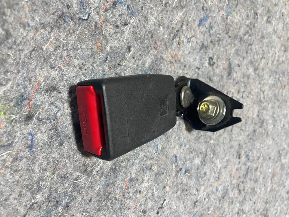 2016 Mazda CX-3 Rear Left Seat Belt Buckle BAF150177J OEM – photo 2
