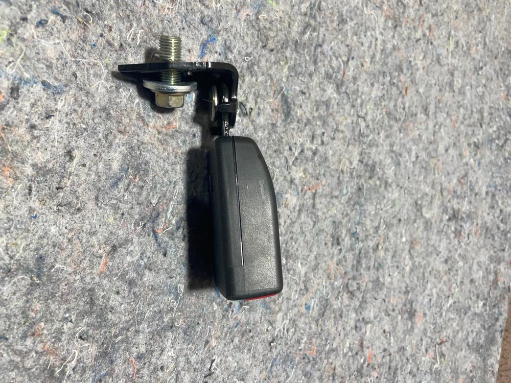 2016 Mazda CX-3 Rear Left Seat Belt Buckle BAF150177J OEM – photo 4