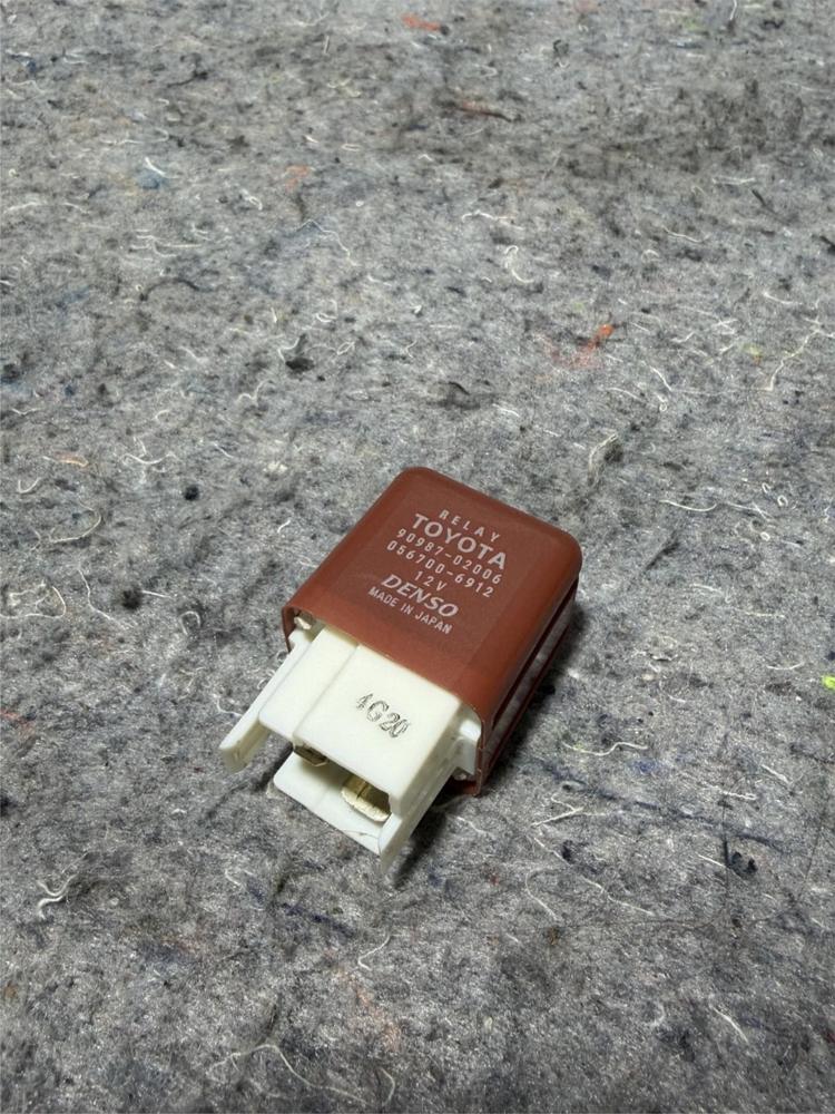 Toyota Genuine 90987-02006 Relay Light Control OEM 9098702006 – photo 1