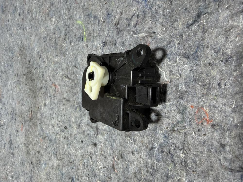 2017-2020 Infiniti Q60 A/C Flap Door Actuator 277324GF0A OEM JU108 – photo 2