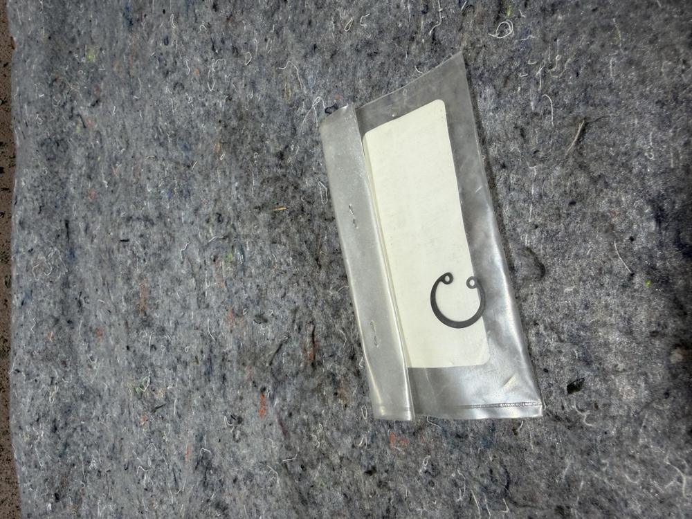 New Genuine Yamaha 93420-16086 Circlip – photo 2
