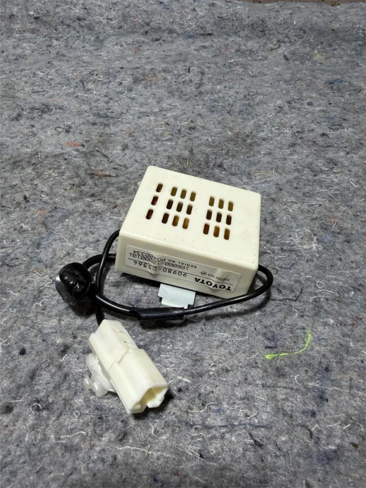2001-05 Lexus IS300 Rear Window Defroster Resistor Control Module OEM 9098005364 – photo 1