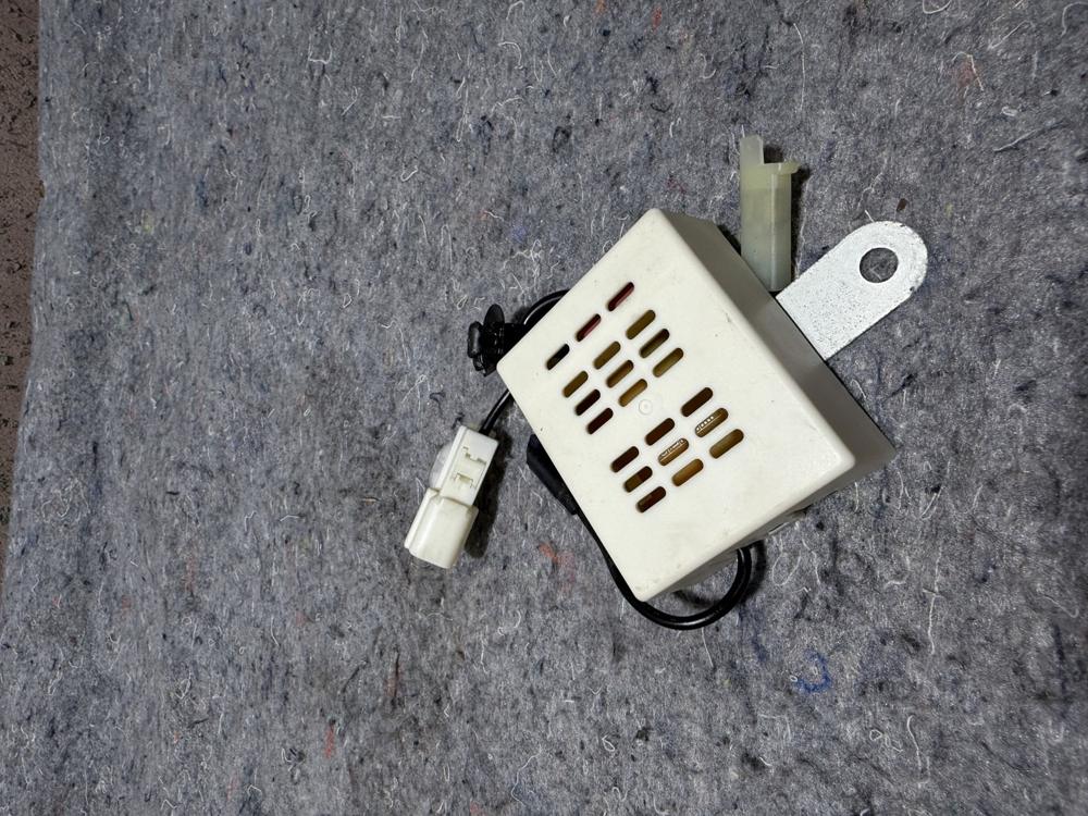 2001-05 Lexus IS300 Rear Window Defroster Resistor Control Module OEM 9098005364 – photo 3