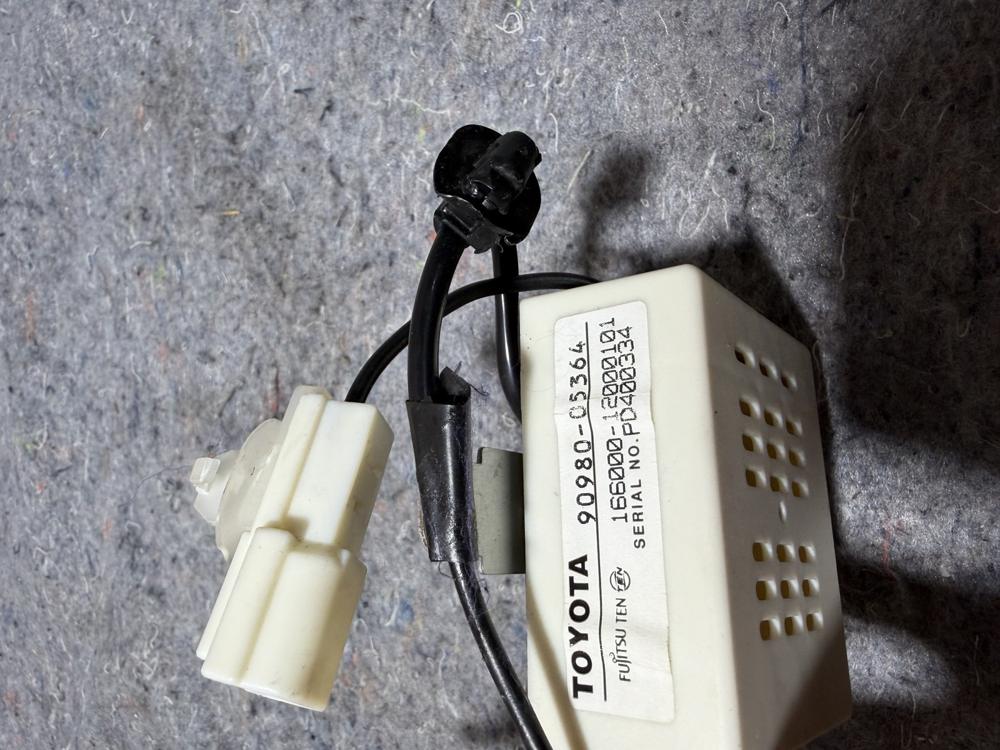 2001-05 Lexus IS300 Rear Window Defroster Resistor Control Module OEM 9098005364 – photo 4
