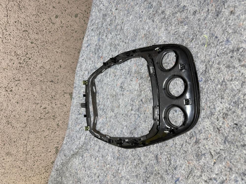 16-18 Chevrolet Spark Center Dash Instrument Panel Switch Bezel Trim Cover OEM – photo 3