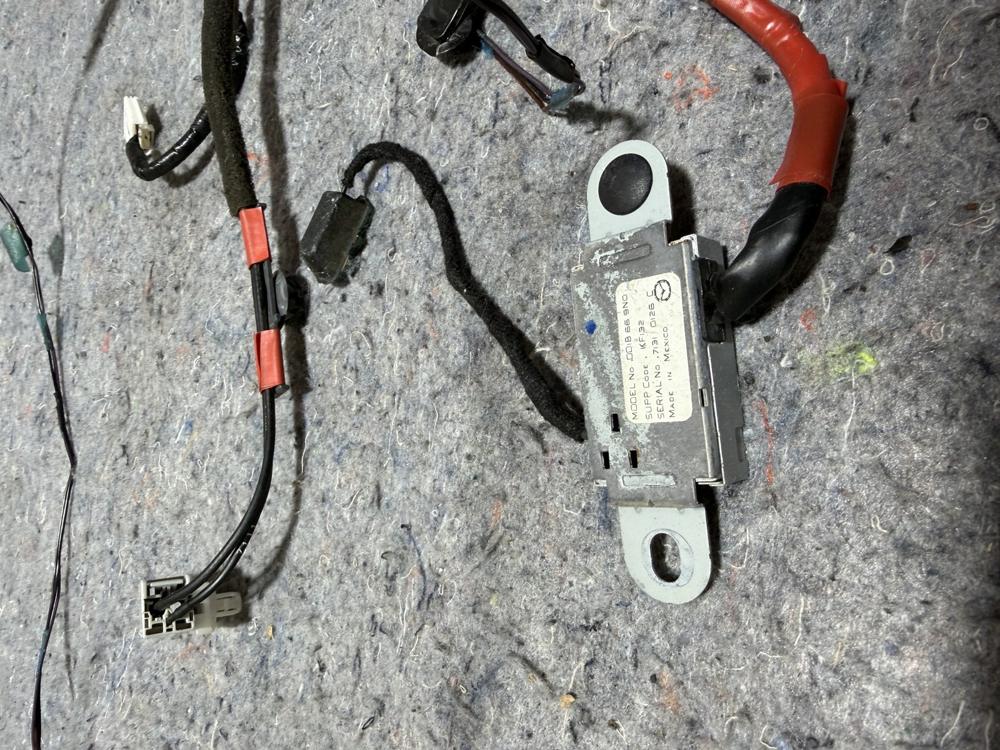 Mazda / Toyota Yaris Harness Room Lamp DD1B-67-100 OEM – photo 4