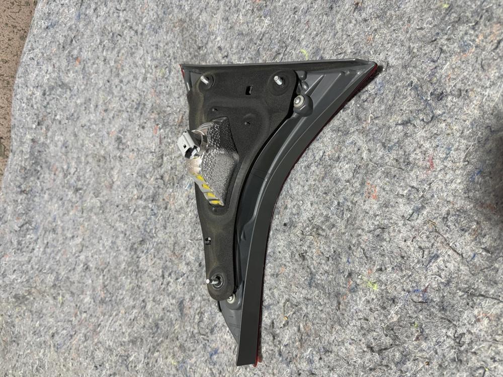 2014-2016 Toyota Corolla Driver Taillight Assmebly OEM 815902510 – photo 2