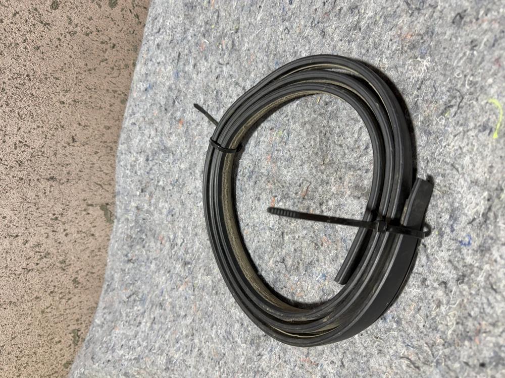 07-20 Jeep Patriot Roof Molding TR5IM Weather Strip Genuine OEM – photo 4