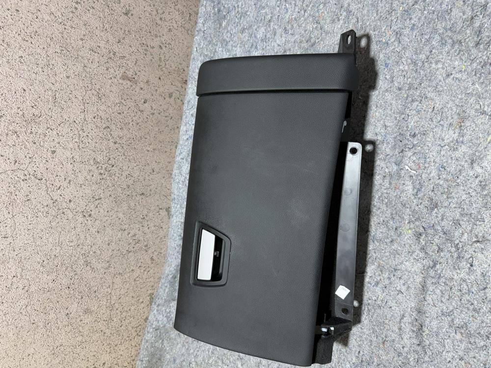 14-17 Maserati Ghibli Quattroporte Dash Glove Box Storage Compartment Black OEM – photo 3