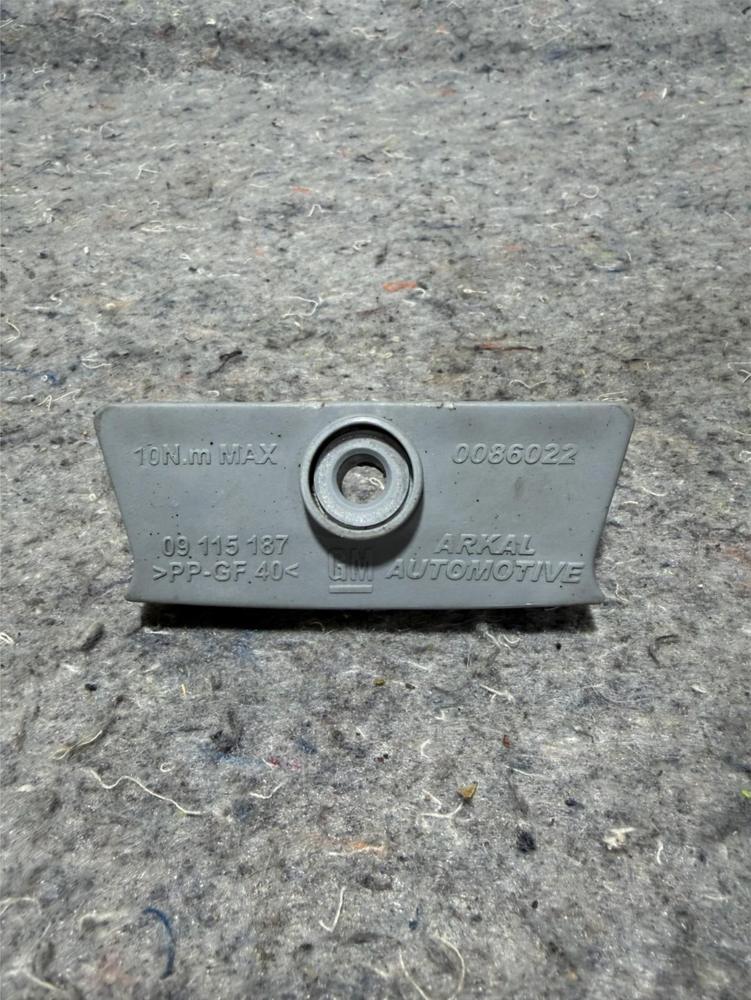 Gm 09115187 Battery Clamp Tie Down Bracket – photo 1