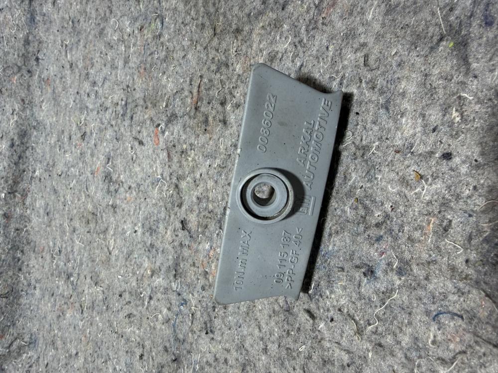Gm 09115187 Battery Clamp Tie Down Bracket – photo 3